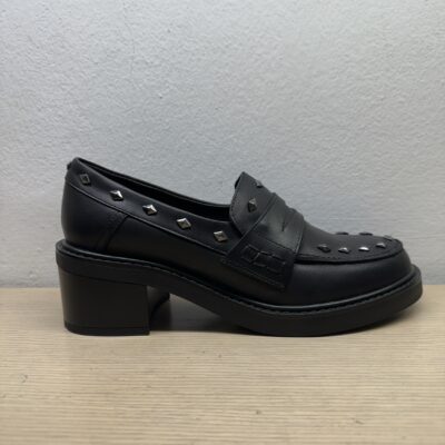 Mocasin Negro Tachuelas