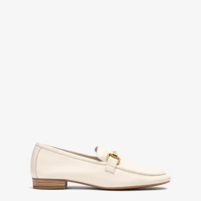 MOCAS&Igrave;N CON ADORNO METAL&Igrave;CO