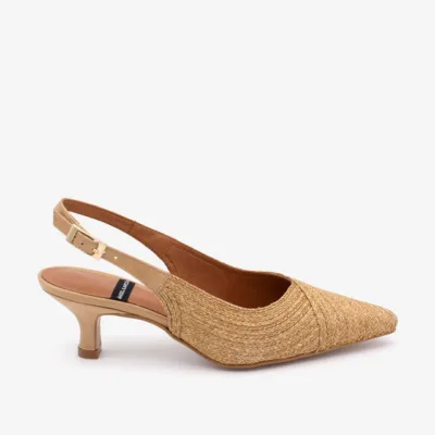 Sal&oacute;n destalonado con tac&oacute;n bajo de rafia