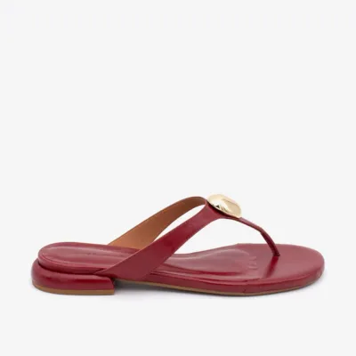 Sandalia de dedo con adorno met&aacute;lico de piel texturizada