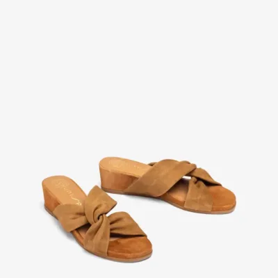 Sandalia de cu&ntilde;a con tiras cruzadas