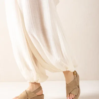 SANDALIA PALA CRUZADA ANTE BEIGE